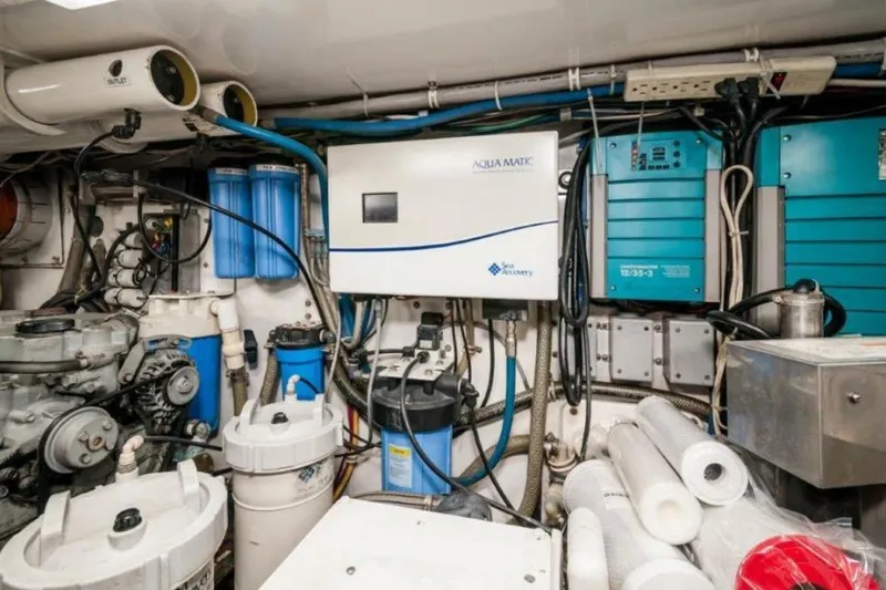 Perra Mala Yacht Photos Pics 2010 Spencer 57 Convertible- Perra Mala- Engine Room