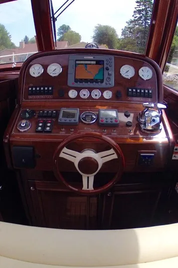  Yacht Photos Pics Helm/Dashboard