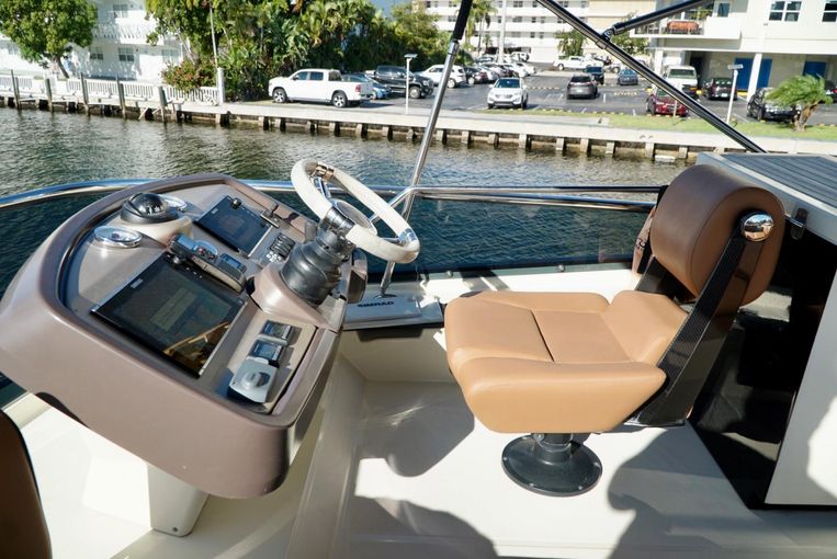 2016-50-monte-carlo-mc5-flybridge
