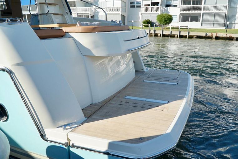 2016-50-monte-carlo-mc5-flybridge