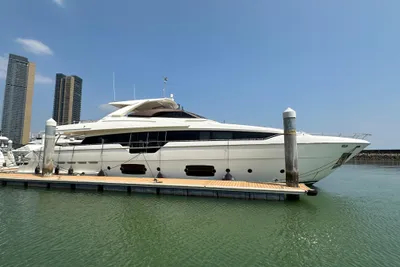 Ferretti Yachts 960