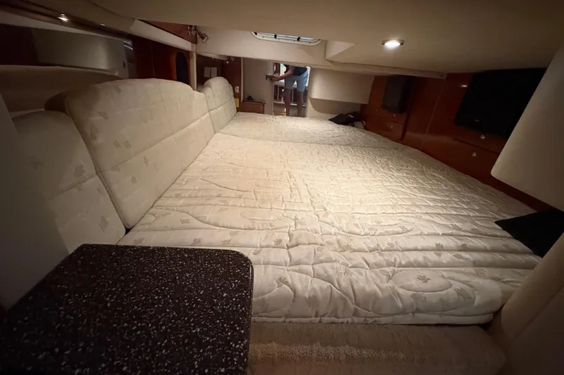  Yacht Photos Pics Interior cabin of 2008 Formula 400 Super Sport with spacious bed and modern amenities.