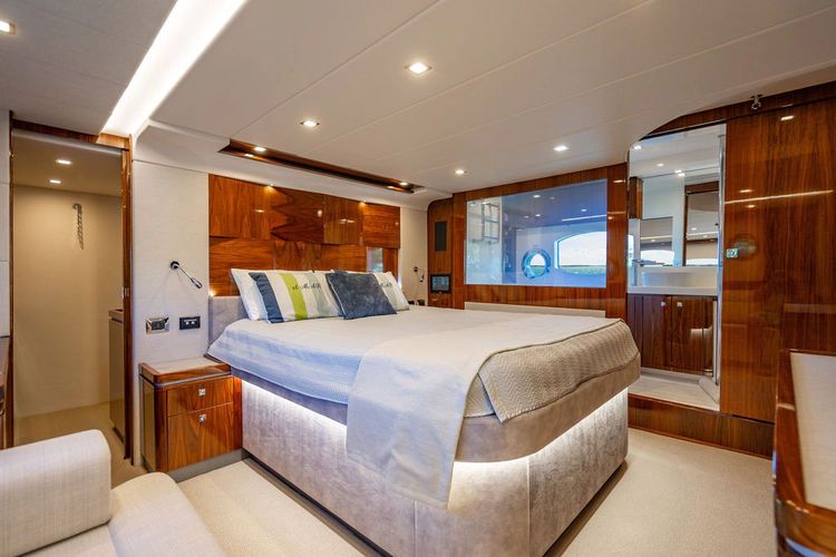 Yacht Photo 41