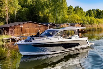 2023 Sealine C335