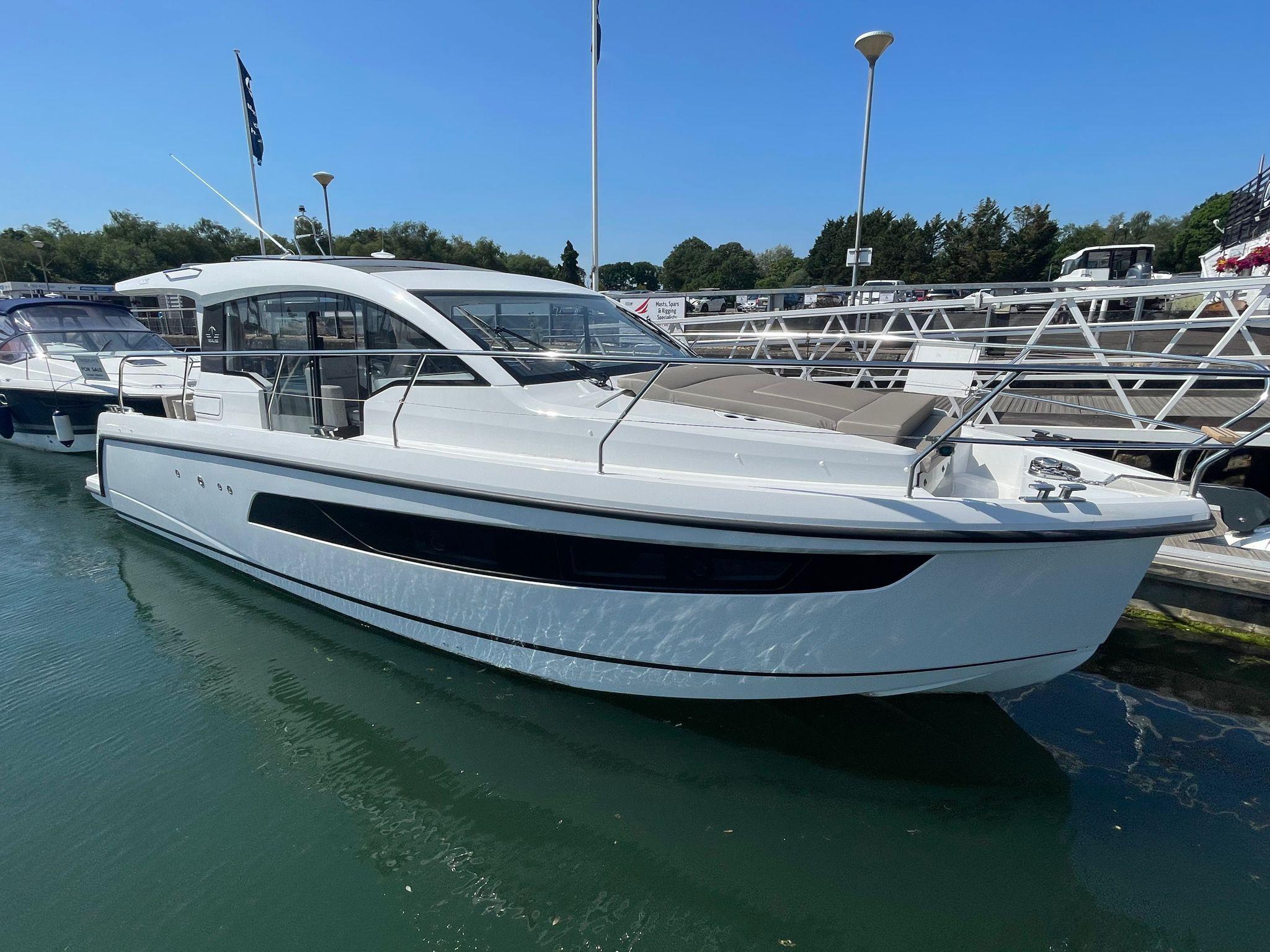 2023 Sealine C335