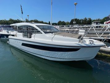 2023 Sealine C335