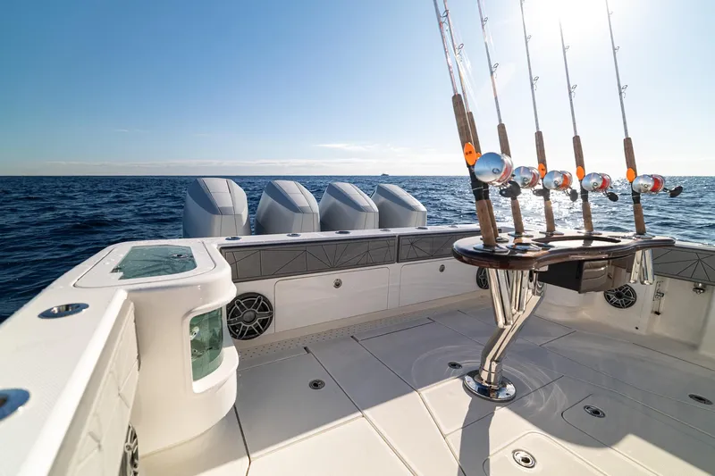  Yacht Photos Pics 2026 SeaVee 420Z fishing boat with rods and ocean view.