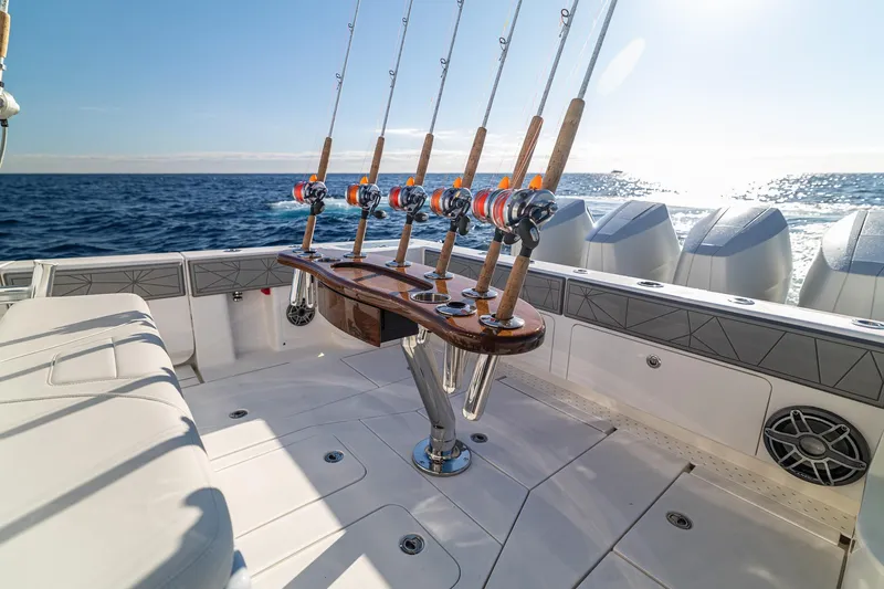  Yacht Photos Pics 2026 SeaVee 420Z fishing boat with rod holders, ocean view, and powerful engines.