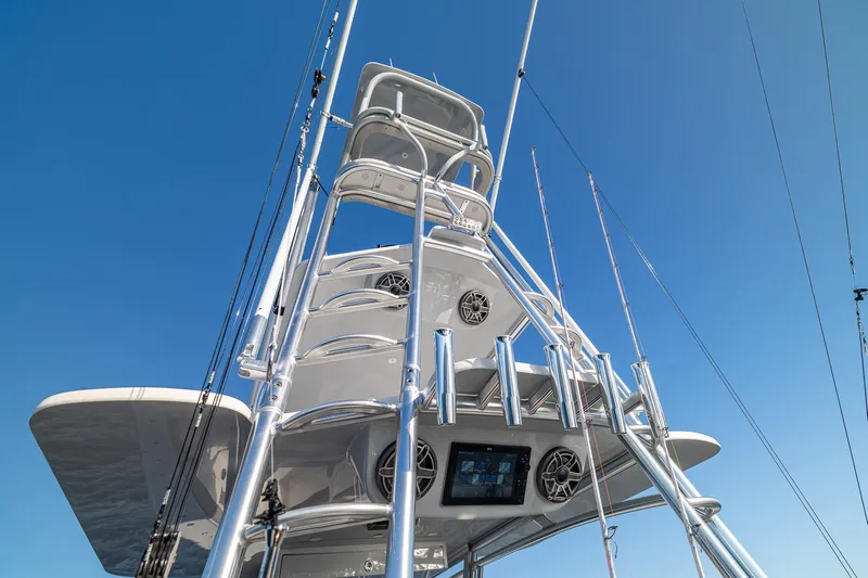  Yacht Photos Pics 2026 SeaVee 420Z boat tower with fishing rods against clear blue sky.
