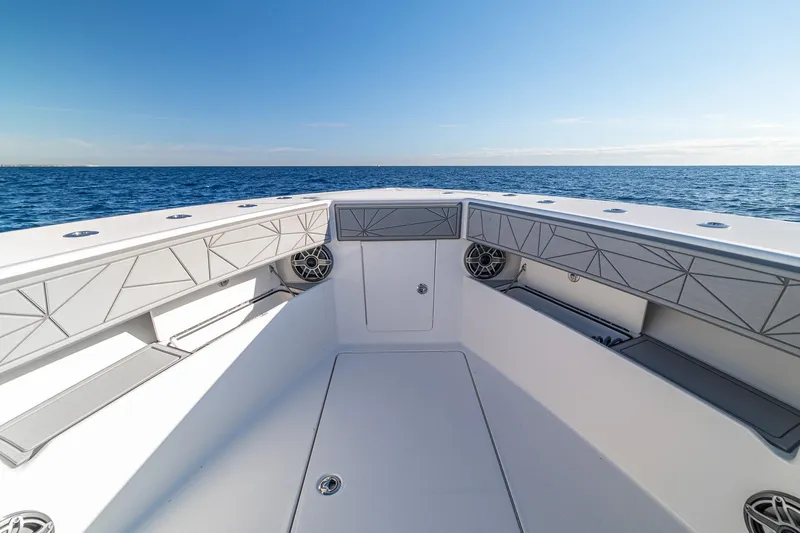  Yacht Photos Pics 2026 SeaVee 420Z boat interior with sleek design, spacious seating, and ocean view.