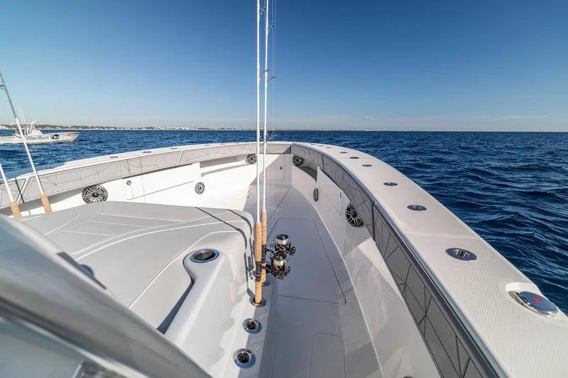  Yacht Photos Pics 2026 SeaVee 420Z boat on open ocean, clear sky, fishing rods visible.