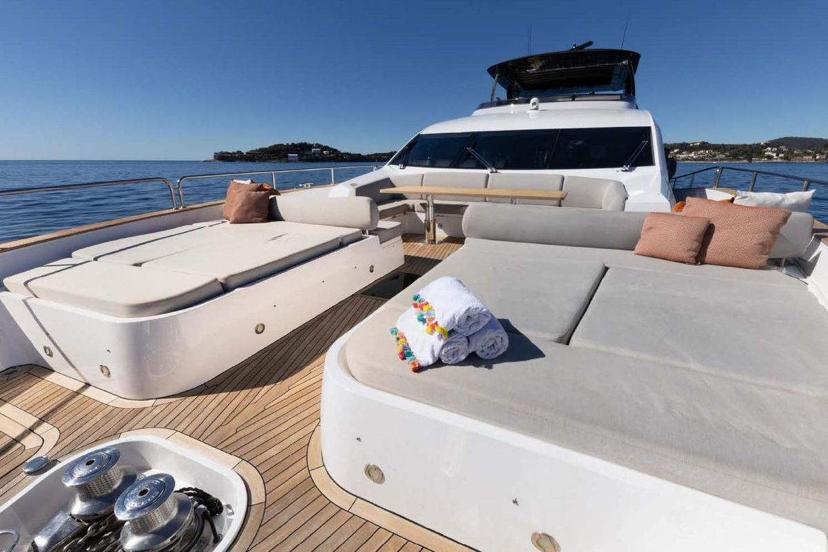 2013 Sunseeker 92 