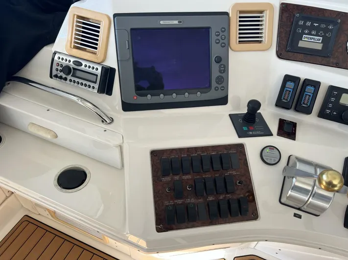 Moderation Yacht Photos Pics Control panel of a 2001 Sea Ray 56 Sedan Bridge yacht.
