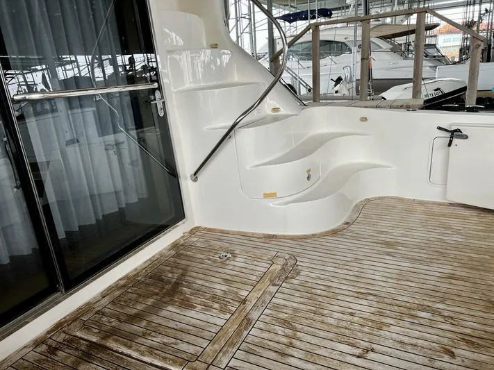 Moderation Yacht Photos Pics 