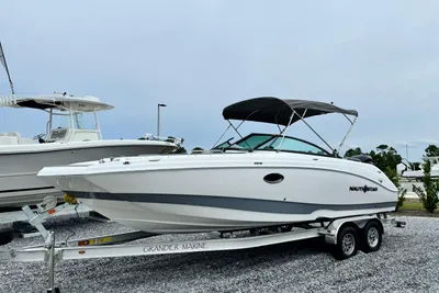 NauticStar 243 DC Deck