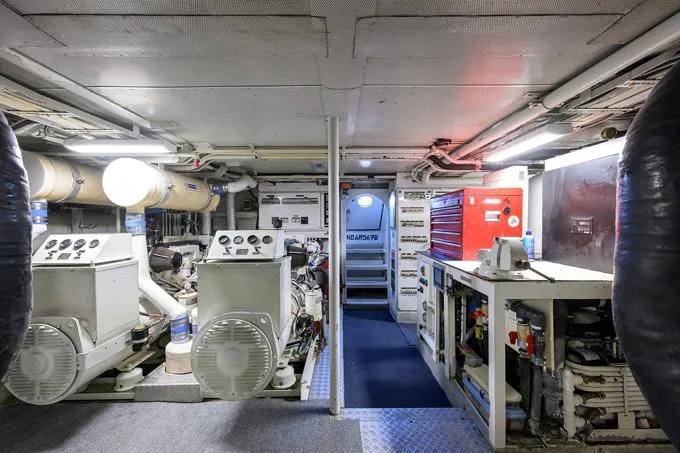 Thanks Buds Yacht Photos Pics Twin Generator Aft