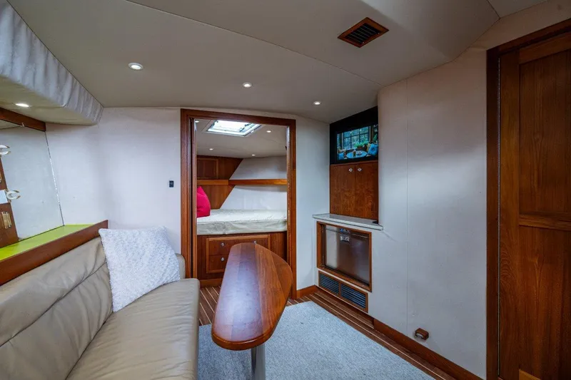 Sore Subject Yacht Photos Pics Albemarle 36 Sore Subject Cabin Seating