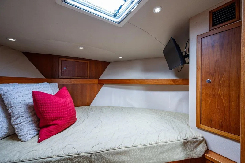 Sore Subject Yacht Photos Pics Albemarle 36 Sore Subject Stateroom