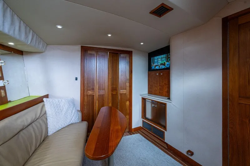 Sore Subject Yacht Photos Pics Albemarle 36 Sore Subject Cabin