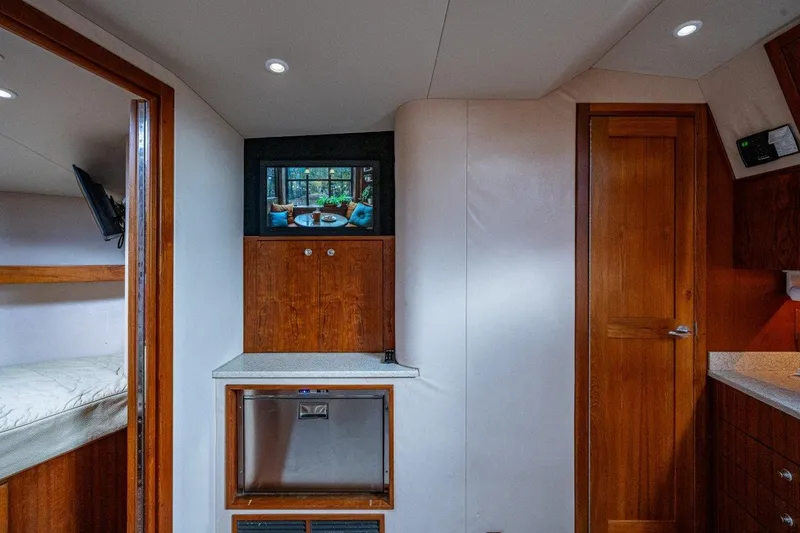 Sore Subject Yacht Photos Pics Albemarle 36 Sore Subject Cabin