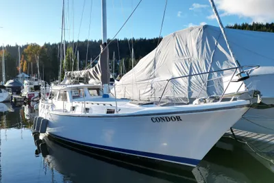 Truant 37 Raised Pilothouse