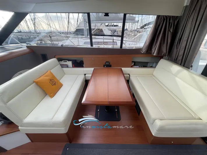  Yacht Photos Pics NC 11 dinette