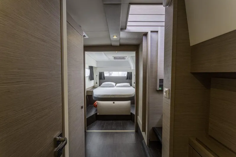 Pegasus Yacht Photos Pics Luxurious interior of 2022 Fountaine Pajot Astrea 42 catamaran, featuring a cozy bedroom.