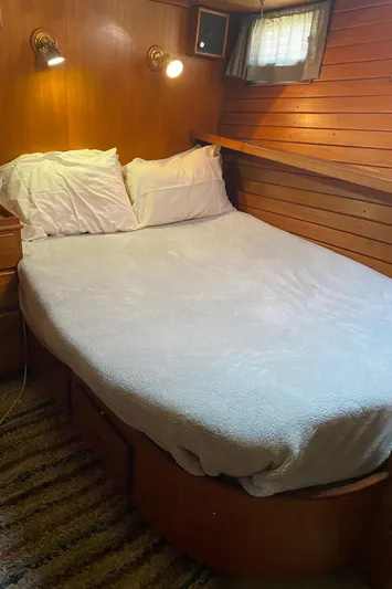 Sojourner Yacht Photos Pics 