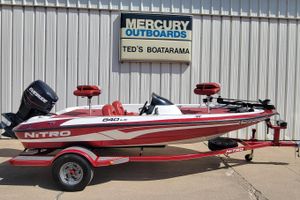 2000 Nitro 640LX boat with Evinrude motor at Ted's Boatarama dealership.