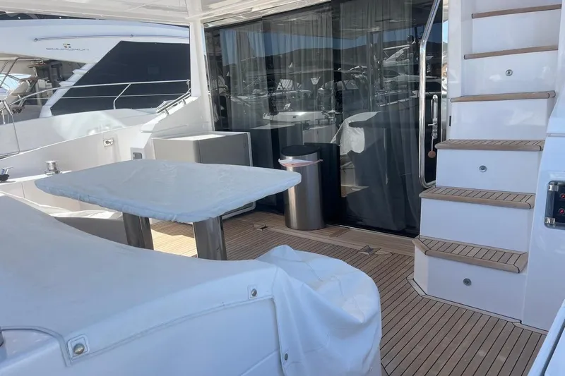 Al&Iacute;a Yacht Photos Pics Azimut Fly 60 yacht deck, featuring stairs, table, and sleek design, 2025 model.