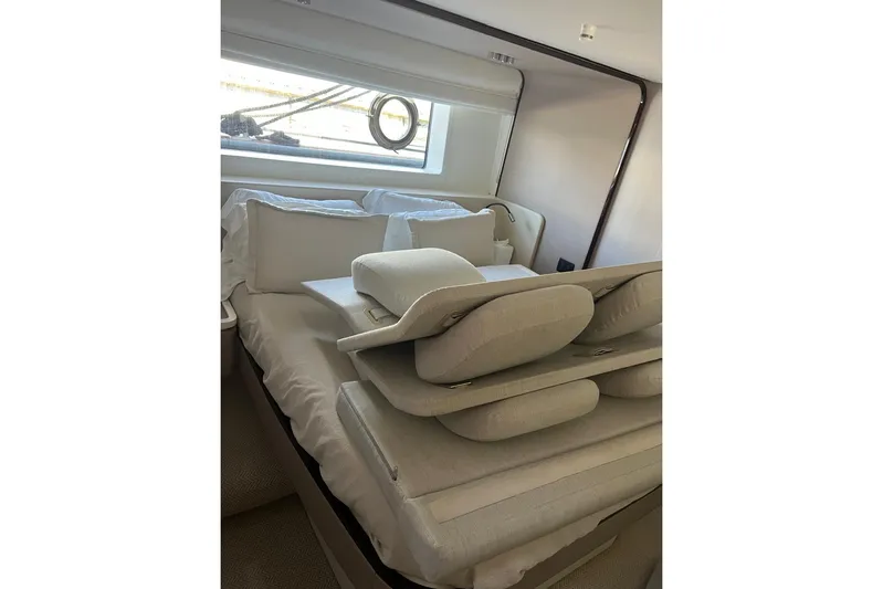 Al&Iacute;a Yacht Photos Pics Luxurious bedroom interior of 2025 Azimut Fly 60 yacht with plush bedding.