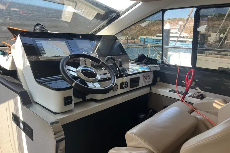 Al&Iacute;a Yacht Photos Pics Helm of 2025 Azimut Fly 60 yacht with modern navigation controls and leather seating.