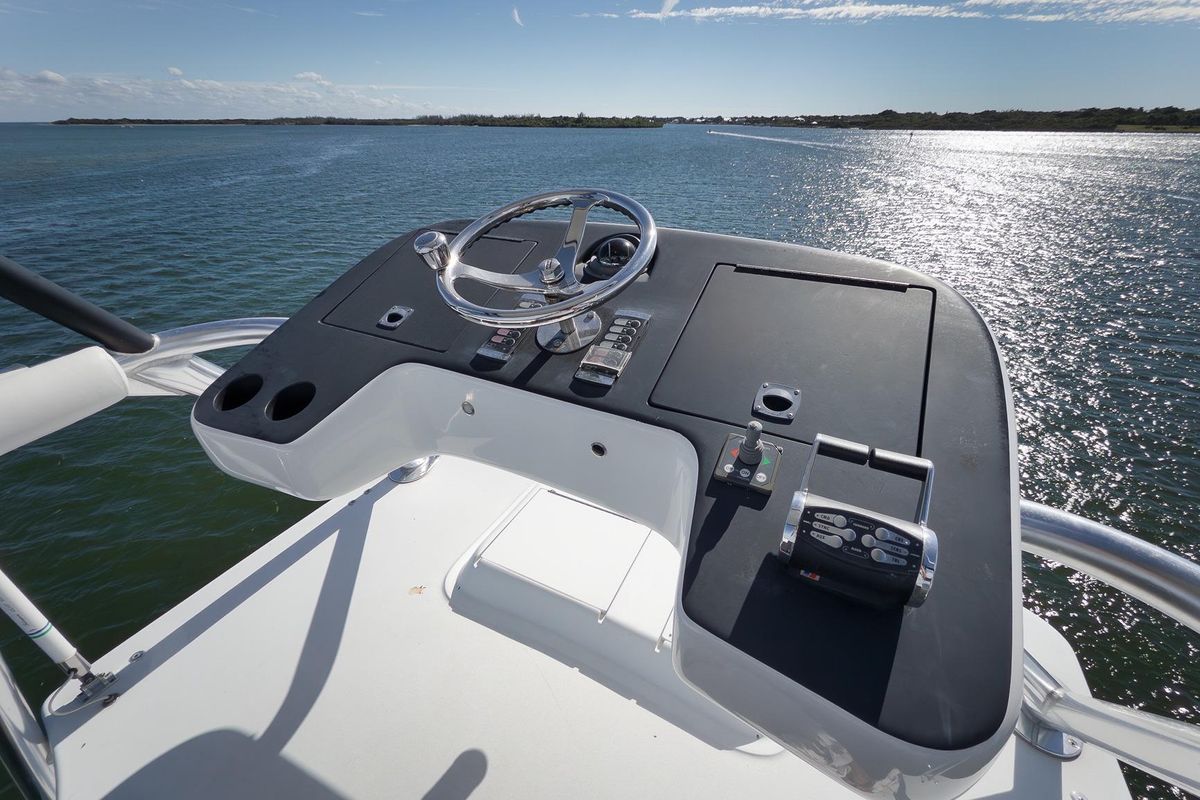 2015 Hatteras 70 