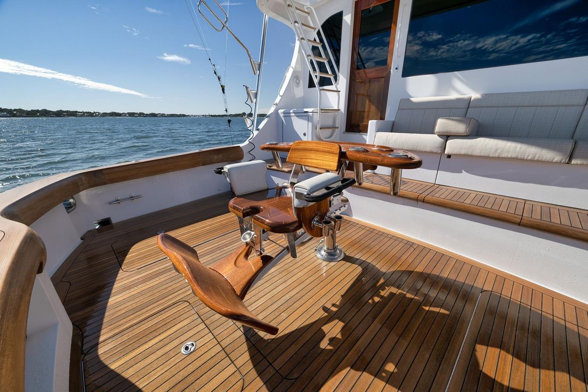 2015 Hatteras 70 