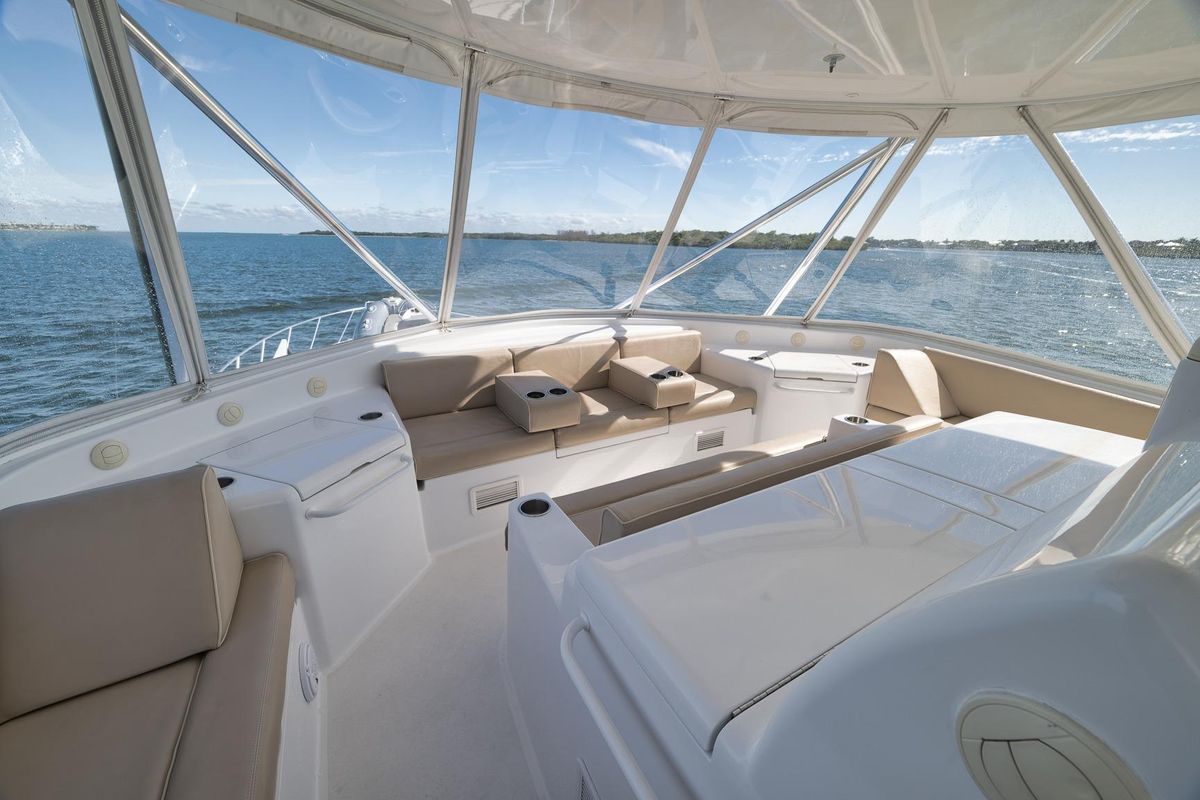 2015 Hatteras 70 