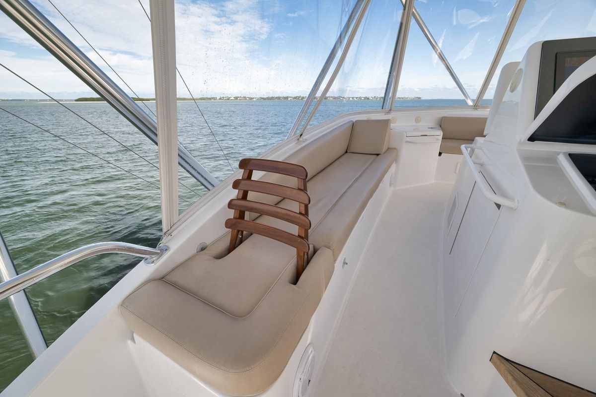 2015 Hatteras 70 