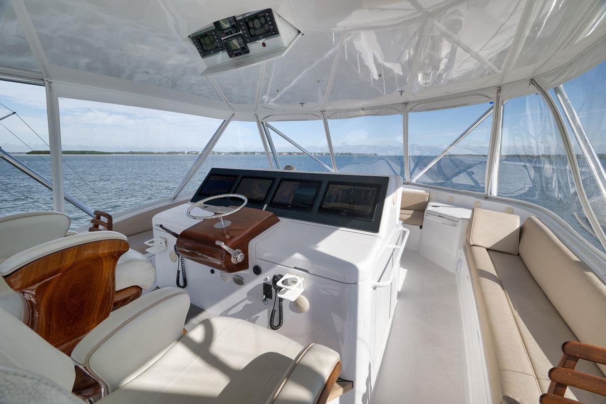 2015 Hatteras 70 