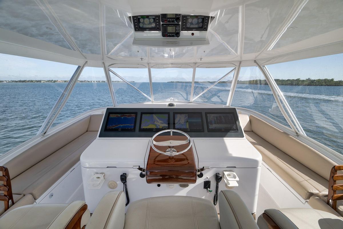 2015 Hatteras 70 