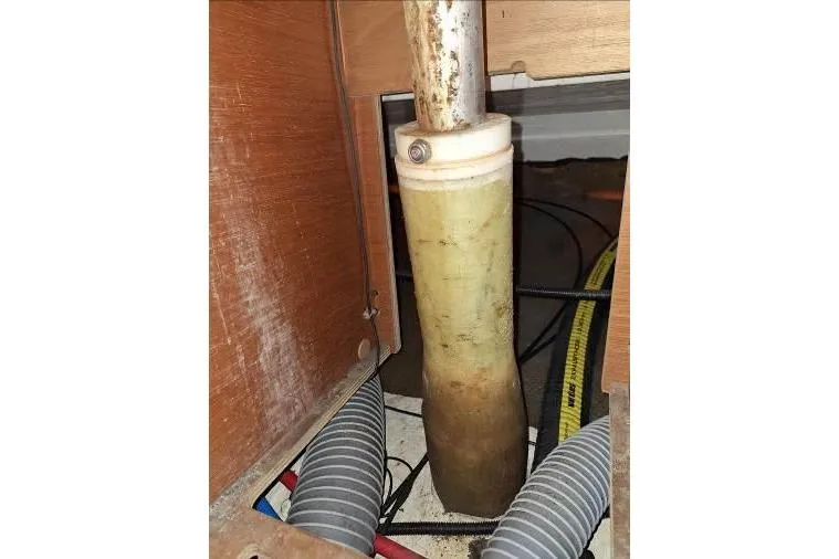 Bermuda Yacht Photos Pics 2017 Dufour 412 Grand Large interior showing mast support and surrounding components.