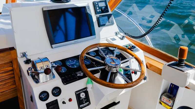 Freestyle Yacht Photos Pics Control panel of 1998 Little Harbor WhisperJet 38 boat with wooden steering wheel.