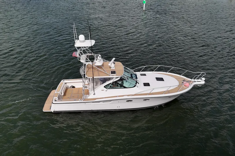  Yacht Photos Pics 2007 Tiara Yachts 3600 Open cruising on calm waters, side view.