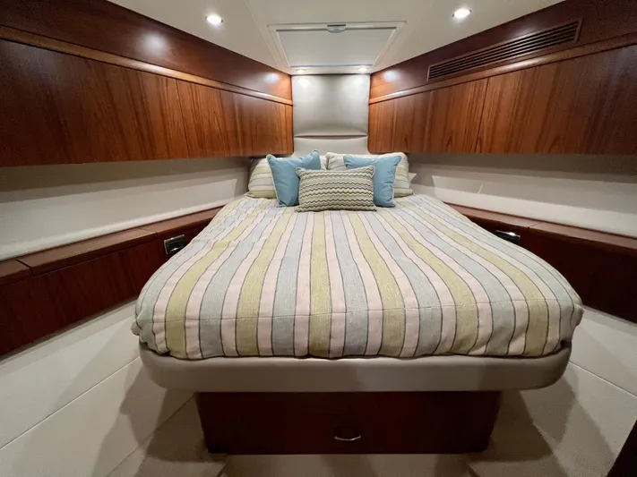 Change Order Yacht Photos Pics Hatteras 59 Change Order-VIP Stateroom