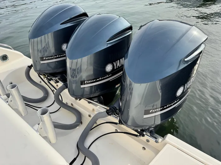 In Pursuit Yacht Photos Pics Three Yamaha outboard engines on a Pursuit OS 375 Offshore boat.