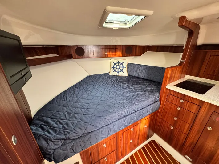 In Pursuit Yacht Photos Pics 