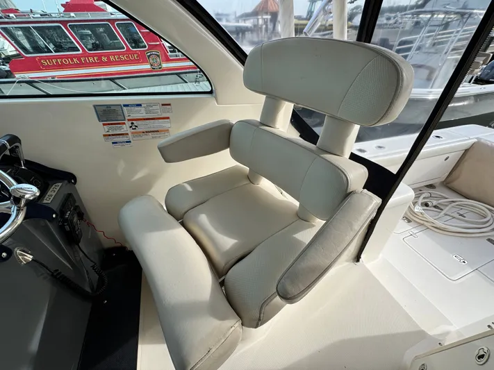 In Pursuit Yacht Photos Pics Helm seat on Pursuit OS 375 Offshore 2011 boat.