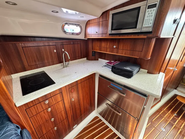 In Pursuit Yacht Photos Pics 