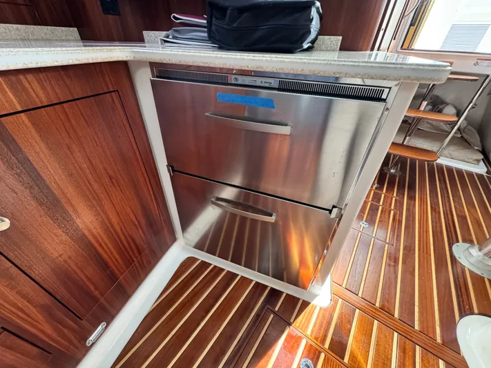 In Pursuit Yacht Photos Pics 