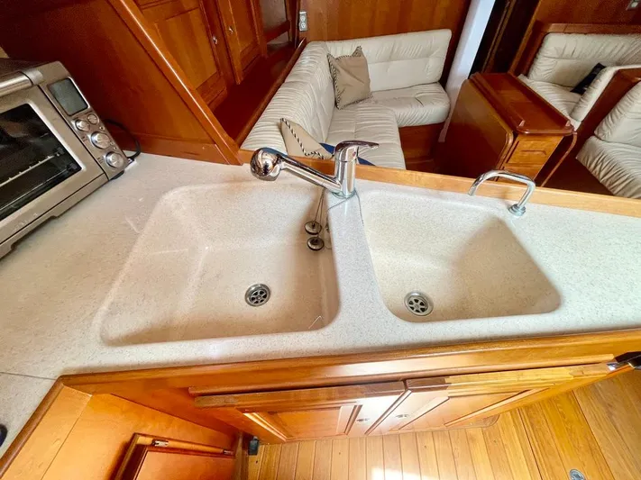 Tangaroa Yacht Photos Pics 