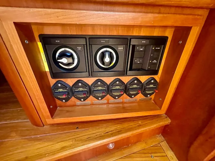 Tangaroa Yacht Photos Pics 