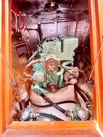 Tangaroa Yacht Photos Pics 